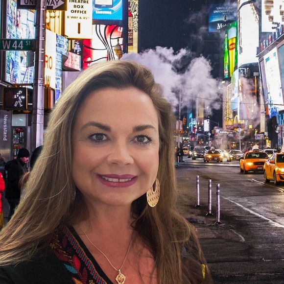 Meet your Posher, Heather - Picture 1 of 1